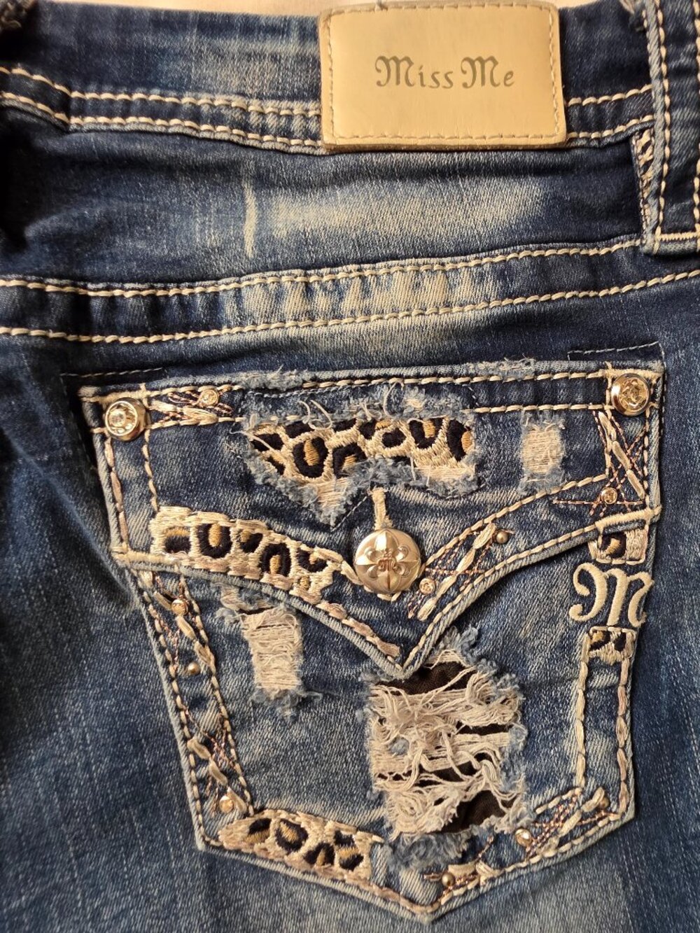 Miss Me Curvy Crop Distressed Heavy Stitch Embellished Women's Jeans, Size 33 - Picture 3 of 12